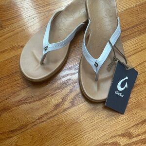 OluKai Women's Honu Sandals in White and Tan New NWT